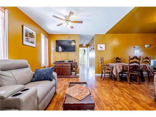 14 Jennifer Crescent, St. Catharines, ON - Indoor Photo Showing Living Room