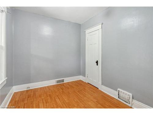 Upper-161 Lake Street, St. Catharines, ON - Indoor Photo Showing Other Room