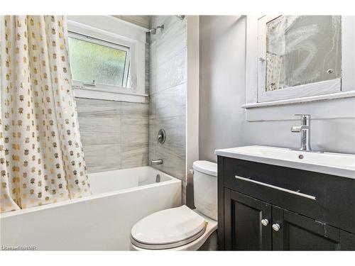 Upper-161 Lake Street, St. Catharines, ON - Indoor Photo Showing Bathroom