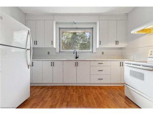 Upper-161 Lake Street, St. Catharines, ON - Indoor Photo Showing Kitchen