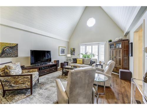 29 Colonel Butler Crescent, Niagara-On-The-Lake, ON - Indoor Photo Showing Living Room