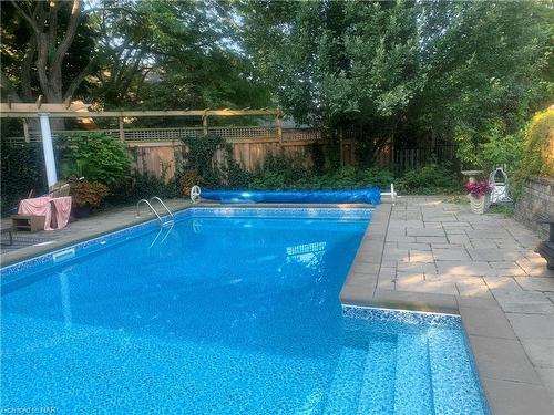 29 Colonel Butler Crescent, Niagara-On-The-Lake, ON - Outdoor With In Ground Pool With Backyard