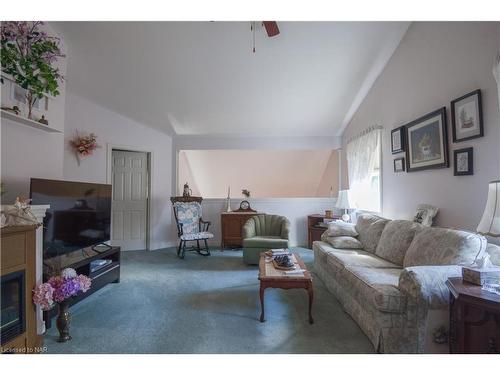 23 Portal Drive, Port Colborne, ON - Indoor Photo Showing Living Room