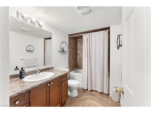 13B-15 Carere Crescent, Guelph, ON - Indoor Photo Showing Bathroom