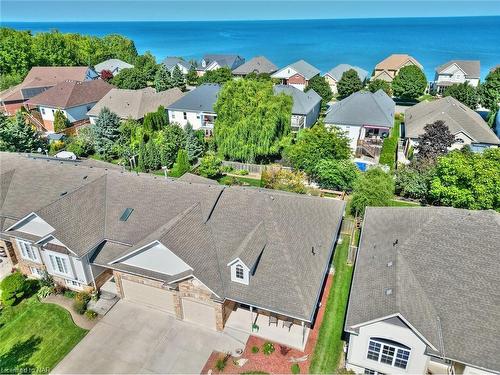 3359 Laurie Avenue, Vineland Station, ON - Outdoor With Body Of Water