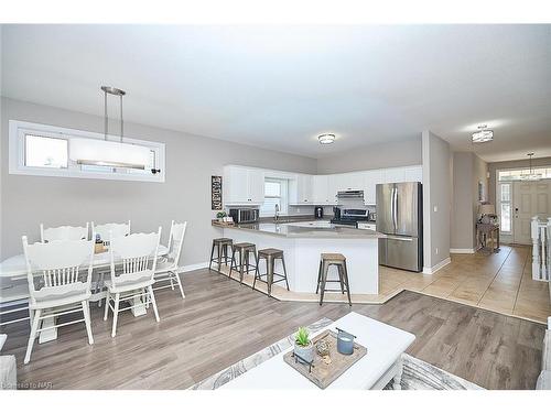 3359 Laurie Avenue, Vineland Station, ON - Indoor Photo Showing Dining Room