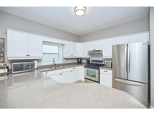 3359 Laurie Avenue, Vineland Station, ON - Indoor Photo Showing Kitchen With Double Sink