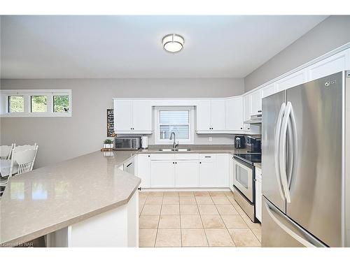 3359 Laurie Avenue, Vineland Station, ON - Indoor Photo Showing Kitchen With Double Sink