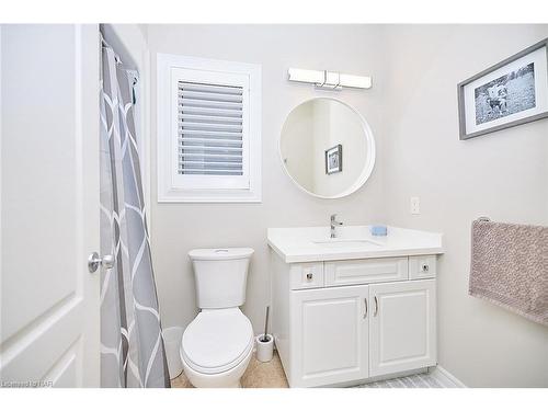 3359 Laurie Avenue, Vineland Station, ON - Indoor Photo Showing Bathroom