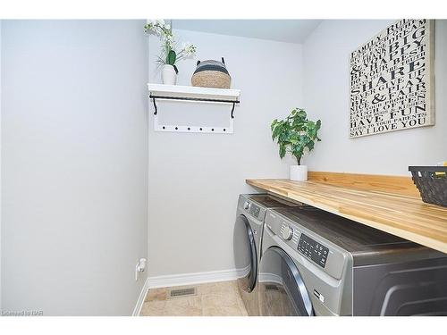 3359 Laurie Avenue, Vineland Station, ON - Indoor Photo Showing Laundry Room