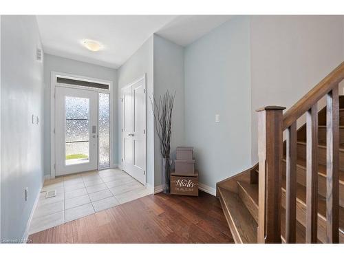 4065 Healing Street, Beamsville, ON - Indoor Photo Showing Other Room