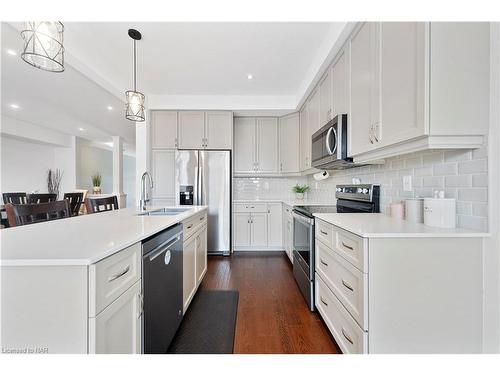 4065 Healing Street, Beamsville, ON - Indoor Photo Showing Kitchen With Upgraded Kitchen