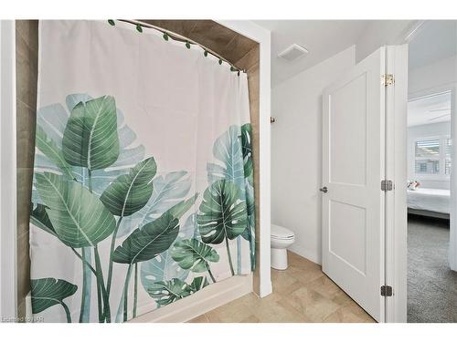 4065 Healing Street, Beamsville, ON - Indoor Photo Showing Bathroom