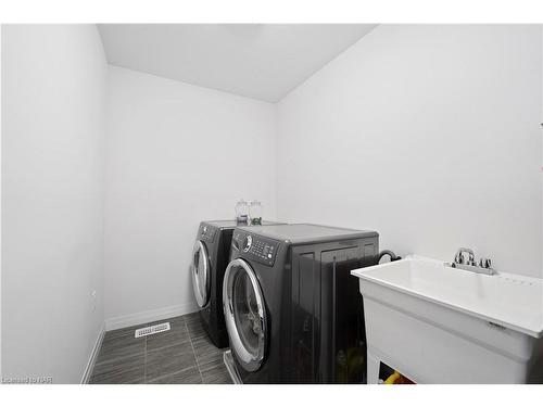 4065 Healing Street, Beamsville, ON - Indoor Photo Showing Laundry Room