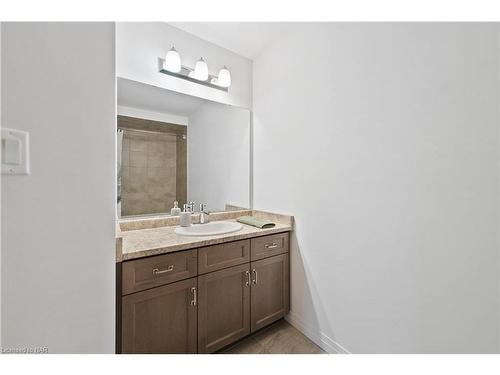 4065 Healing Street, Beamsville, ON - Indoor Photo Showing Bathroom