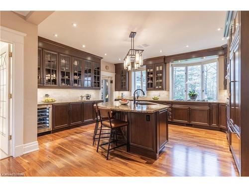 8 Hillcrest Avenue, St. Catharines, ON - Indoor Photo Showing Kitchen With Upgraded Kitchen