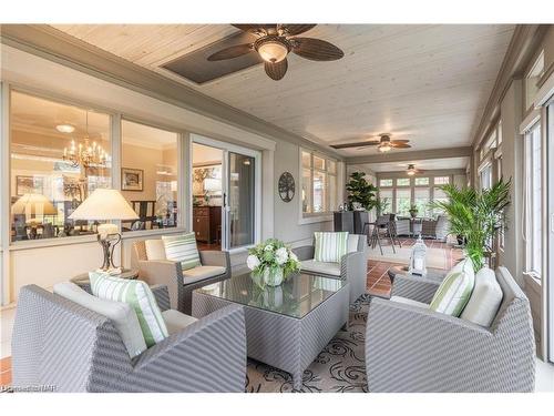 8 Hillcrest Avenue, St. Catharines, ON - Indoor Photo Showing Living Room