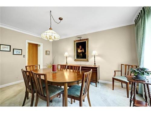 6235 Brookfield Avenue, Niagara Falls, ON - Indoor Photo Showing Dining Room