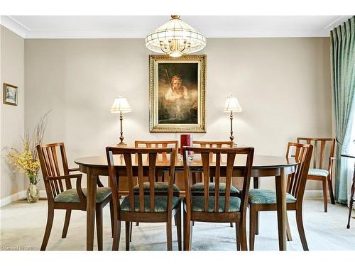 6235 Brookfield Avenue, Niagara Falls, ON - Indoor Photo Showing Dining Room