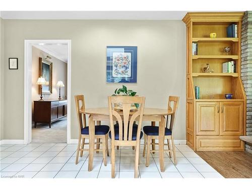 6235 Brookfield Avenue, Niagara Falls, ON - Indoor Photo Showing Dining Room