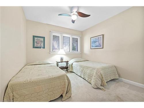 6235 Brookfield Avenue, Niagara Falls, ON - Indoor Photo Showing Bedroom