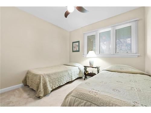 6235 Brookfield Avenue, Niagara Falls, ON - Indoor Photo Showing Bedroom