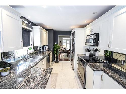 17-121 Glen Morris Drive, St. Catharines, ON - Indoor Photo Showing Kitchen With Upgraded Kitchen