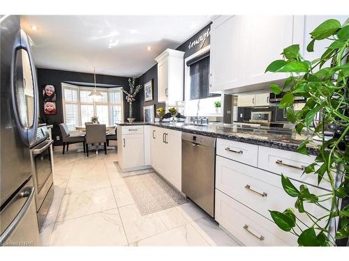 17-121 Glen Morris Drive, St. Catharines, ON - Indoor Photo Showing Kitchen