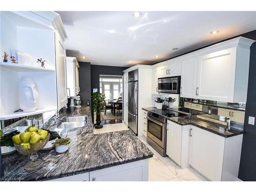 17-121 Glen Morris Drive, St. Catharines, ON - Indoor Photo Showing Kitchen