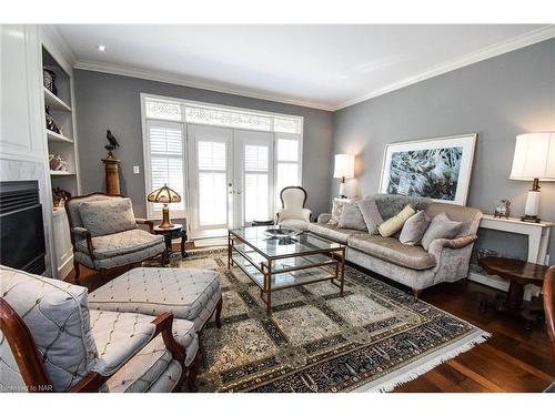 17-121 Glen Morris Drive, St. Catharines, ON - Indoor Photo Showing Living Room With Fireplace