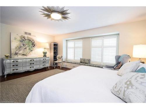 17-121 Glen Morris Drive, St. Catharines, ON - Indoor Photo Showing Bedroom