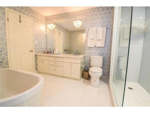 17-121 Glen Morris Drive, St. Catharines, ON - Indoor Photo Showing Bathroom