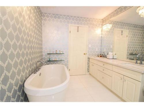 17-121 Glen Morris Drive, St. Catharines, ON - Indoor Photo Showing Bathroom