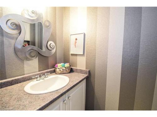 17-121 Glen Morris Drive, St. Catharines, ON - Indoor Photo Showing Bathroom