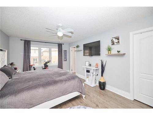 37 Sunset Way, Thorold, ON - Indoor Photo Showing Bedroom