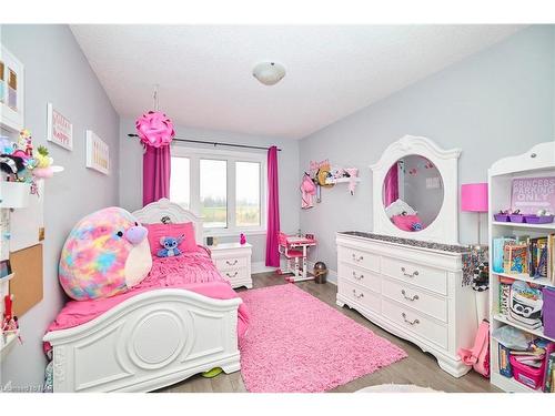 37 Sunset Way, Thorold, ON - Indoor Photo Showing Bedroom