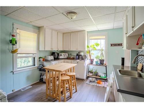 246 Henrietta Street N, Fort Erie, ON - Indoor Photo Showing Kitchen