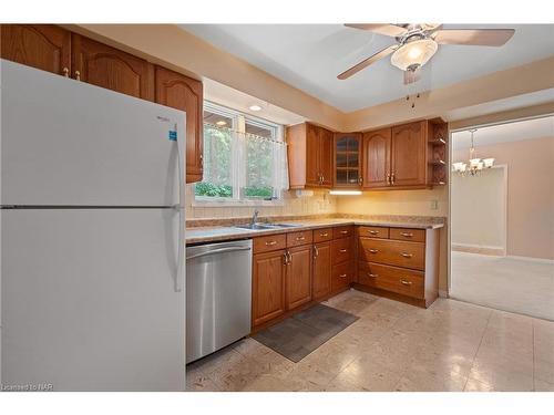 1183 Haist Street, Fonthill, ON - Indoor Photo Showing Kitchen With Double Sink