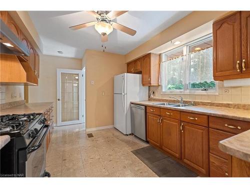 1183 Haist Street, Fonthill, ON - Indoor Photo Showing Kitchen With Double Sink