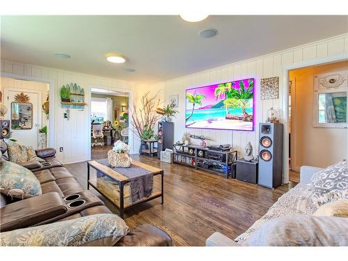 464 Gorham Road, Ridgeway, ON - Indoor Photo Showing Living Room