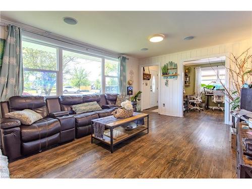 464 Gorham Road, Ridgeway, ON - Indoor Photo Showing Living Room