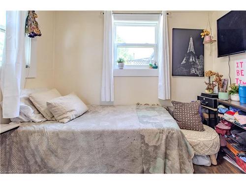 464 Gorham Road, Ridgeway, ON - Indoor Photo Showing Bedroom