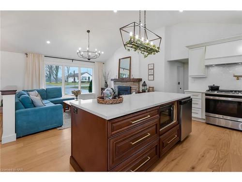 755 Pleasant Beach Road, Sherkston, ON - Indoor Photo Showing Kitchen With Fireplace With Upgraded Kitchen