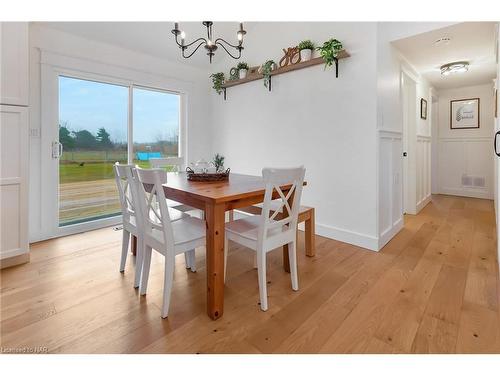 755 Pleasant Beach Road, Sherkston, ON - Indoor Photo Showing Dining Room