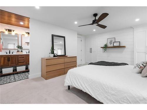 755 Pleasant Beach Road, Sherkston, ON - Indoor Photo Showing Bedroom