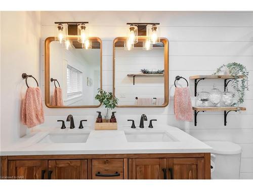 755 Pleasant Beach Road, Sherkston, ON - Indoor Photo Showing Bathroom