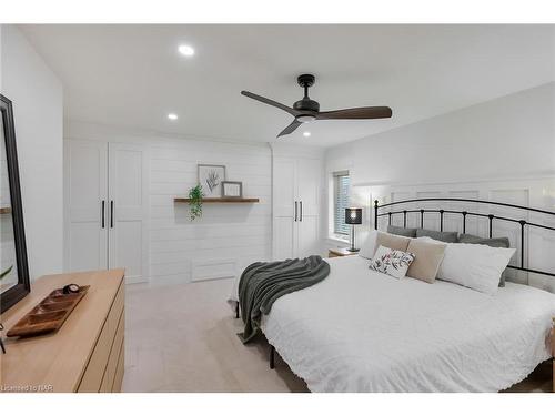 755 Pleasant Beach Road, Sherkston, ON - Indoor Photo Showing Bedroom