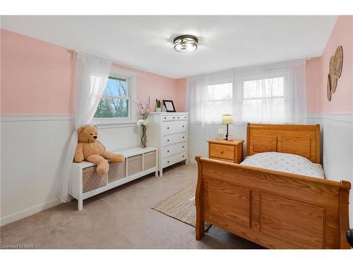 755 Pleasant Beach Road, Sherkston, ON - Indoor Photo Showing Bedroom