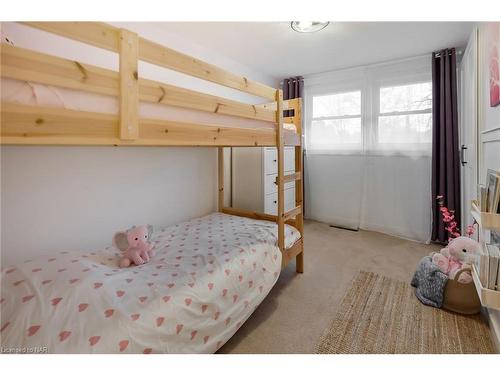 755 Pleasant Beach Road, Sherkston, ON - Indoor Photo Showing Bedroom