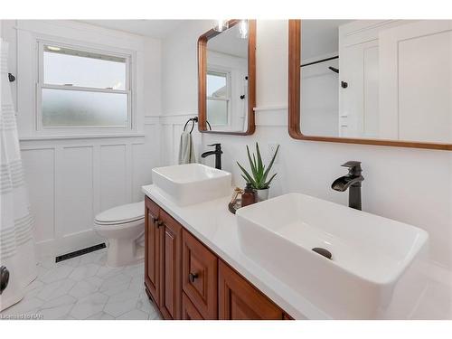 755 Pleasant Beach Road, Sherkston, ON - Indoor Photo Showing Bathroom